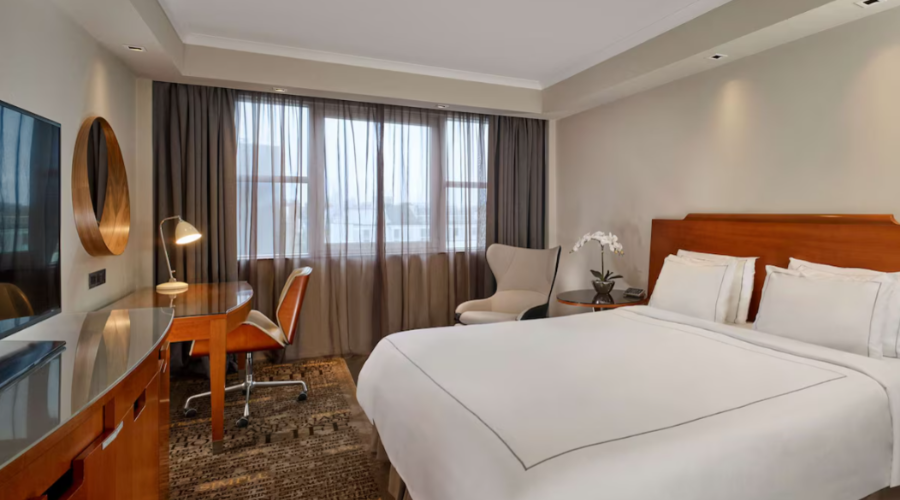 Park Plaza Hotel Suite - CAR-TCR Europe Park Plaza Hotel Suite - CAR-TCR Europe